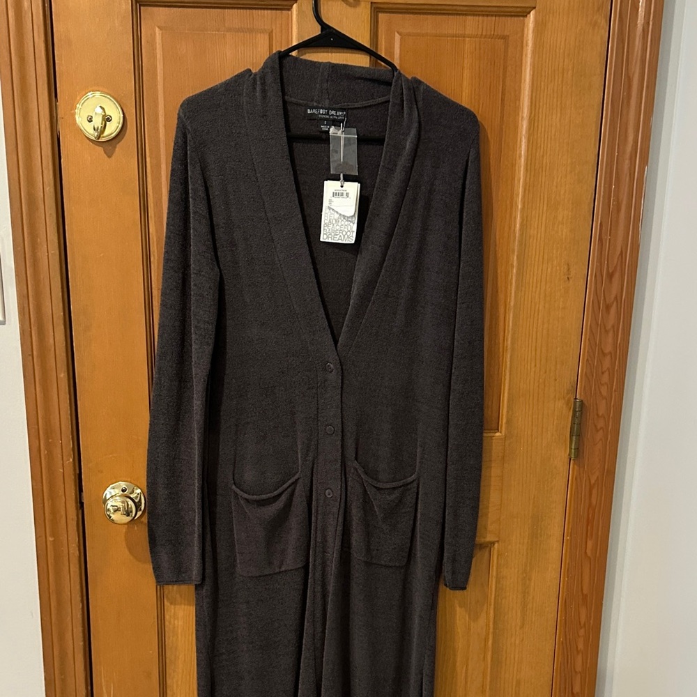 New with tags 
Barefoot dreams lounge  Button-Up  with Pockets
Grey